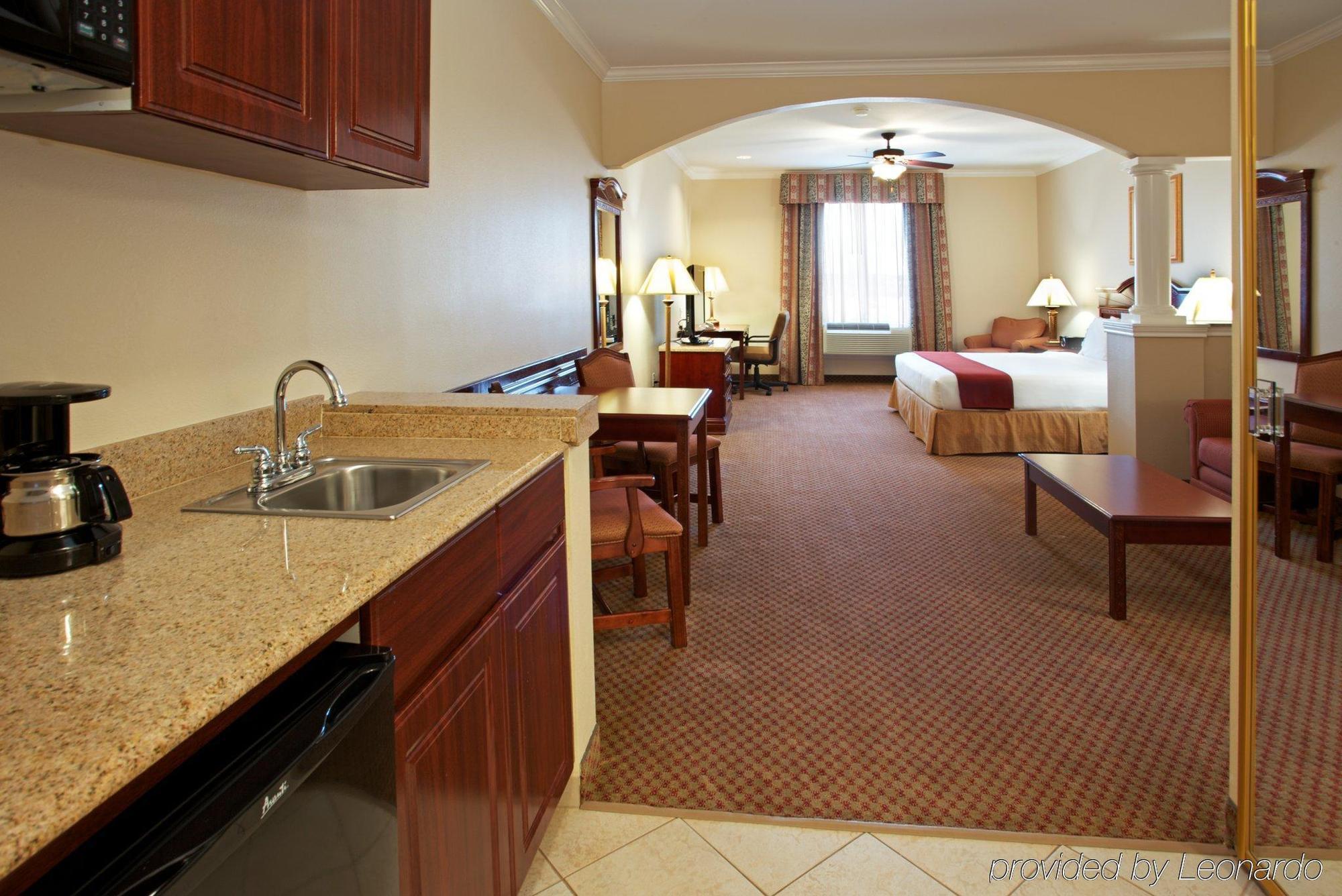 Holiday Inn Express & Suites Houston East By Ihg Exterior foto